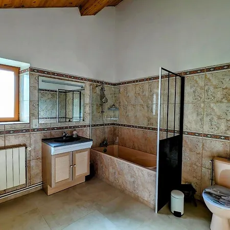 Maison Spacieuse Avec Spa, Ping-pong Et Baby-foot, Idéale Pour Détente En Famille - Fr-1-589-828 Séjour à la campagne *