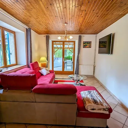 Maison Spacieuse Avec Spa, Ping-pong Et Baby-foot, Idéale Pour Détente En Famille - Fr-1-589-828 * La Chapelle-aux-Bois