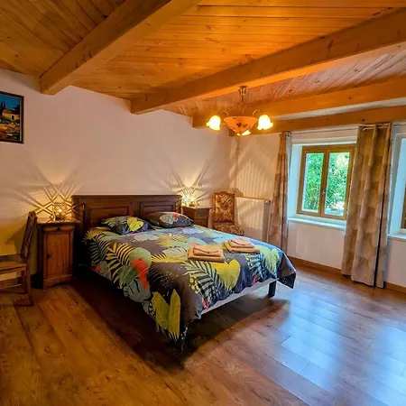 Séjour à la campagne Maison Spacieuse Avec Spa, Ping-pong Et Baby-foot, Idéale Pour Détente En Famille - Fr-1-589-828 La Chapelle-aux-Bois