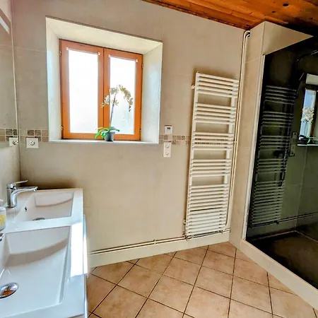 Maison Spacieuse Avec Spa, Ping-pong Et Baby-foot, Idéale Pour Détente En Famille - Fr-1-589-828