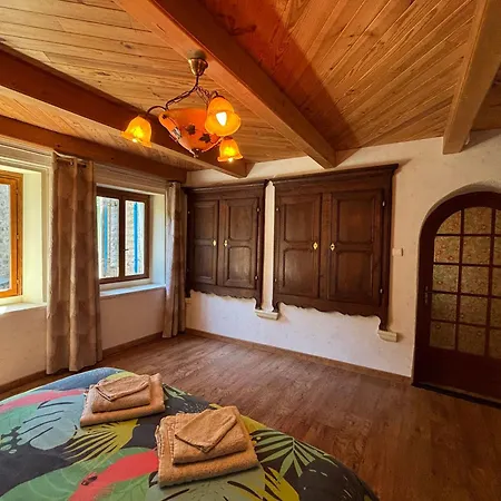 Maison Spacieuse Avec Spa, Ping-pong Et Baby-foot, Idéale Pour Détente En Famille - Fr-1-589-828 Séjour à la campagne *