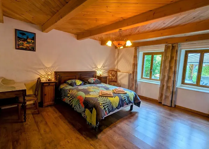 Дом отдыха Maison Spacieuse Avec Spa, Ping-pong Et Baby-foot, Ideale Pour Detente En Famille - Fr-1-589-828 La Chapelle-aux-Bois